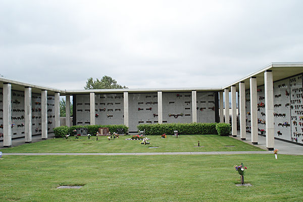 屋外型納骨堂（ Columbarium ）